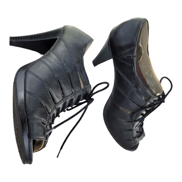 FERGALICIOUS Women's "ROXIE" Block Heel Lace Up Shoe - Picture 3 of 14